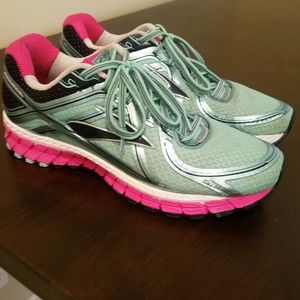 Brooks GTS, size 9.5, like new!!